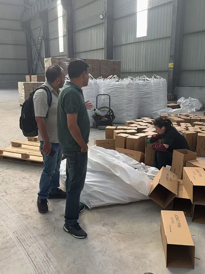Customers checking export packing and warehouse goods at Taihe factory